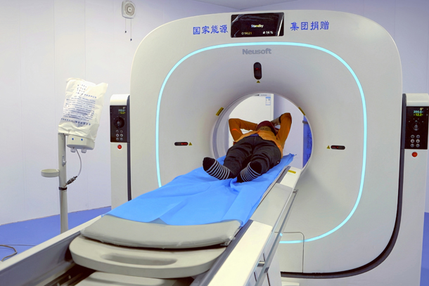 16为右玉县人民医院捐赠医疗设备 - 副本